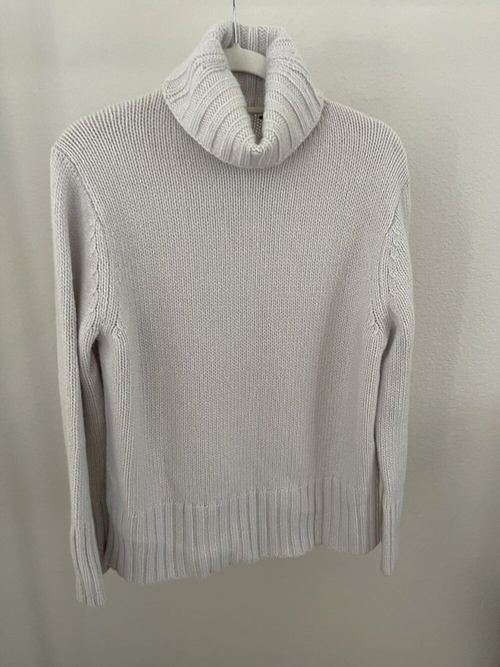 JENNI KAYNE PORTER CASHMERE TURTLENECK IN SUGAR XS